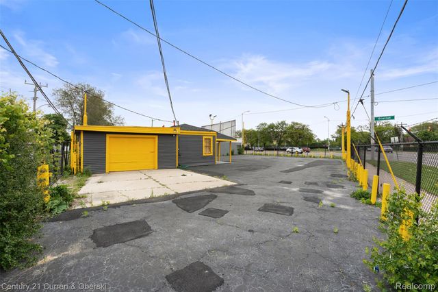 14895 Gratiot Avenue, Detroit, MI 48205