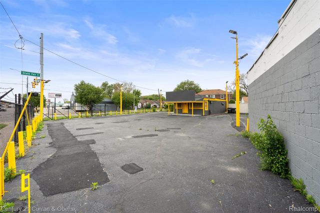 14895 Gratiot Avenue, Detroit, MI 48205