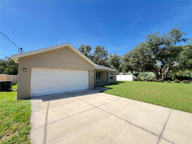 190 FISHER WAY, Ocklawaha, FL 32179