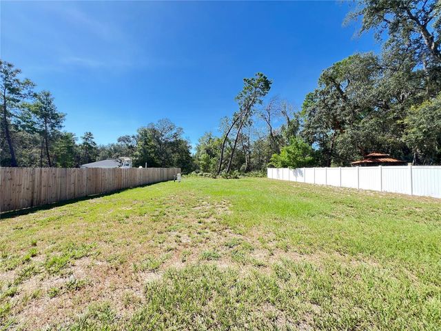 190 FISHER WAY, Ocklawaha, FL 32179