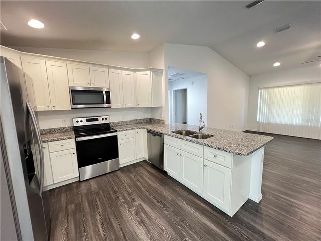 190 FISHER WAY, Ocklawaha, FL 32179