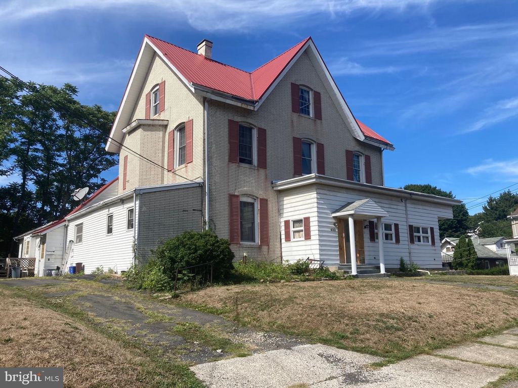 452 GREENWOOD AVE, Pottsville, PA 17901