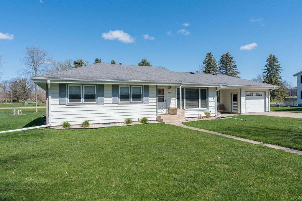 209 Hillcrest Way, Le Sueur, MN 56058 — photo 2