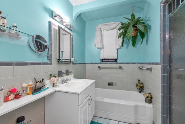 6910 Yellowstone Blvd Apt 210, New York City, NY 11375