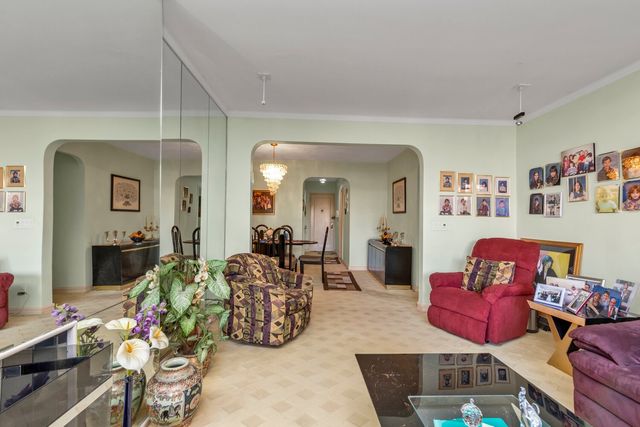 6910 Yellowstone Blvd Apt 210, New York City, NY 11375