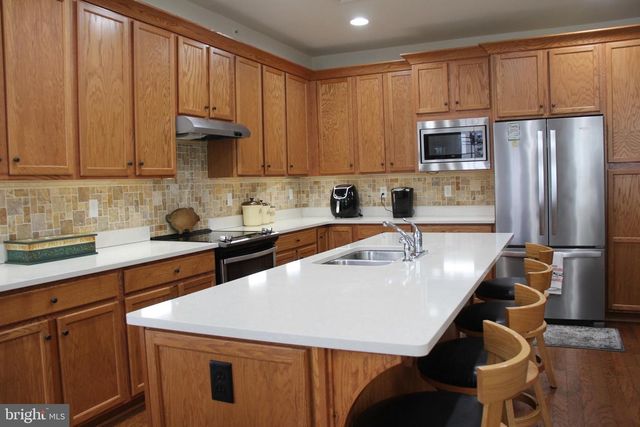 240 ASBURY LN, Strasburg, PA 17579