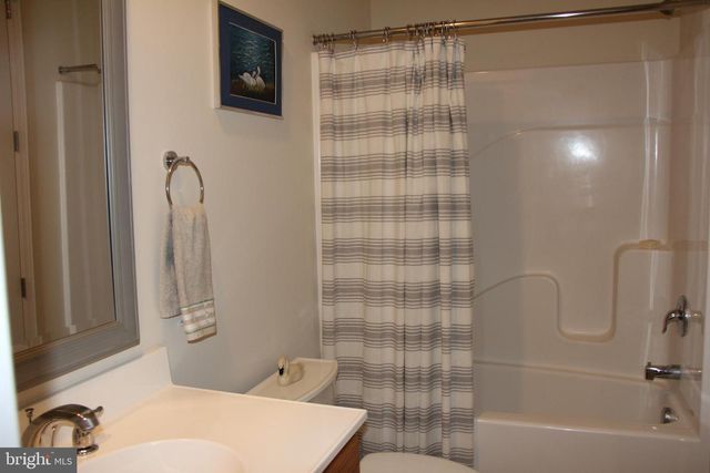 240 ASBURY LN, Strasburg, PA 17579