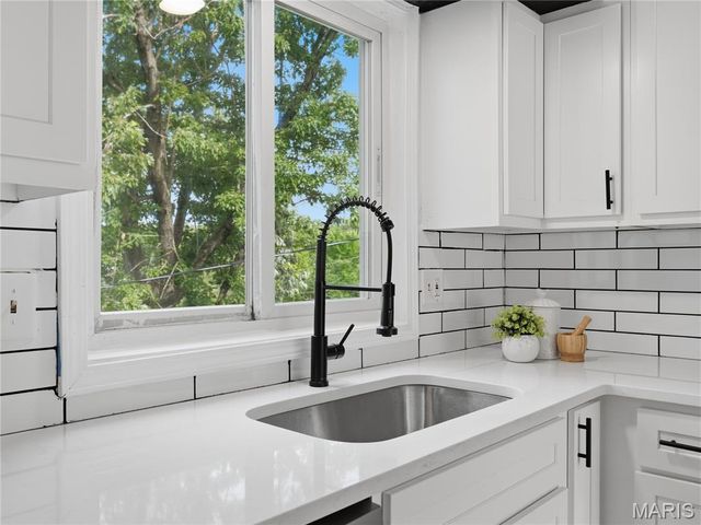 1072 King Carey Drive, Creve Coeur, MO 63146