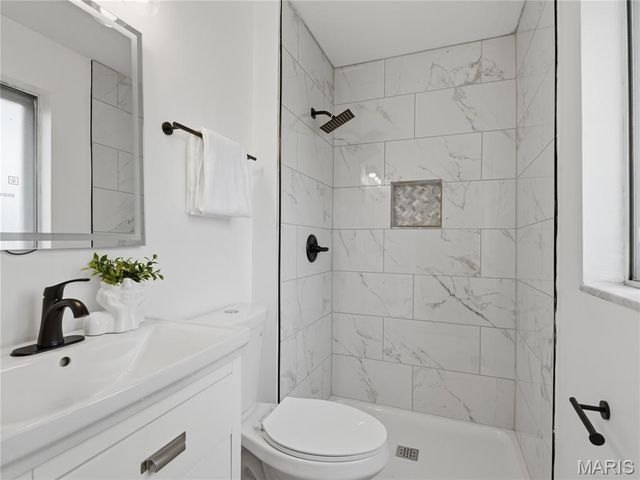 1072 King Carey Drive, Creve Coeur, MO 63146
