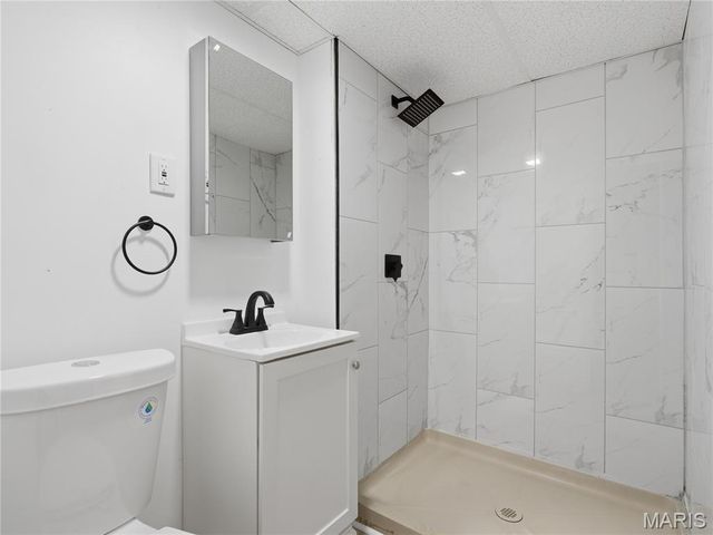 1072 King Carey Drive, Creve Coeur, MO 63146