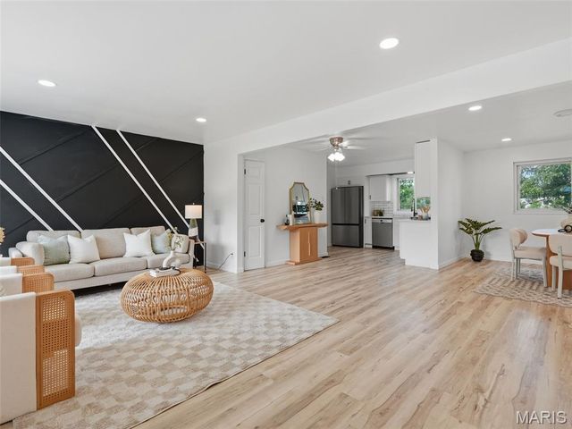 1072 King Carey Drive, Creve Coeur, MO 63146