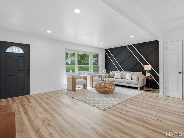 1072 King Carey Drive, Creve Coeur, MO 63146