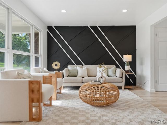 1072 King Carey Drive, Creve Coeur, MO 63146