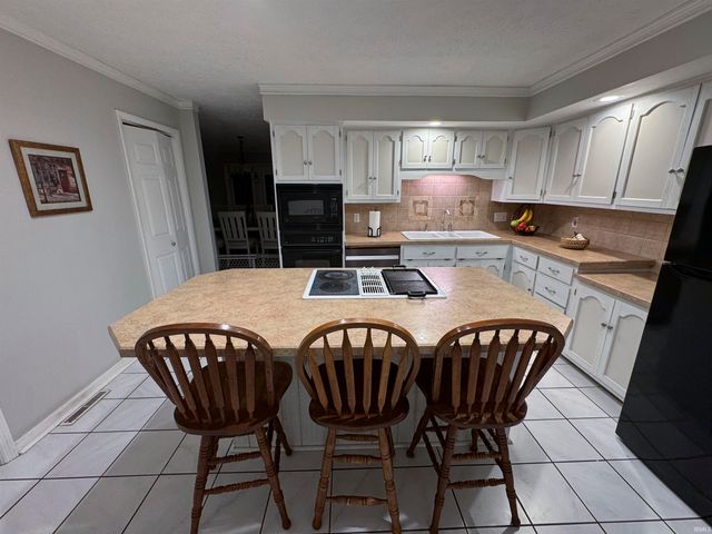 5850 Temper Trail Court, Evansville, IN 47720