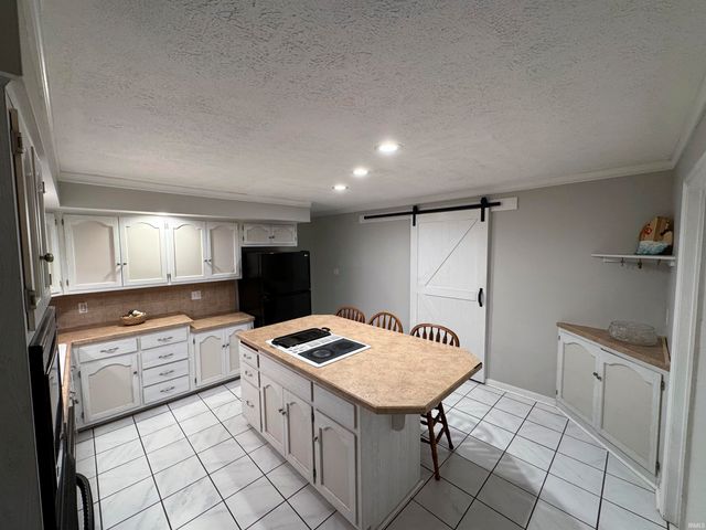 5850 Temper Trail Court, Evansville, IN 47720