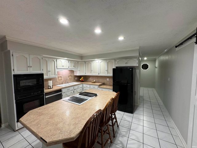 5850 Temper Trail Court, Evansville, IN 47720