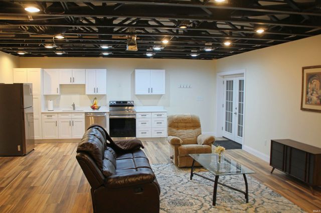 5850 Temper Trail Court, Evansville, IN 47720