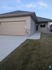 7504 W Flowerfields Pl Place, Sioux Falls, SD 57106