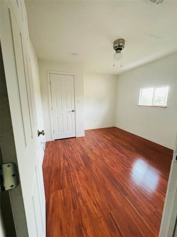 201 A&B W Mink St, Willis, TX 77378