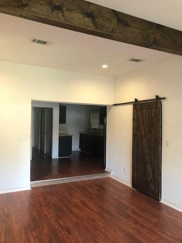 201 A&B W Mink St, Willis, TX 77378