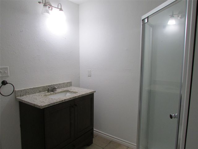 201 A&B W Mink St, Willis, TX 77378