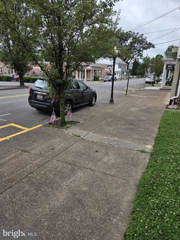 10 W MAIN ST, New Bloomfield, PA 17068