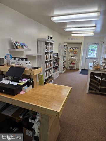 10 W MAIN ST, New Bloomfield, PA 17068
