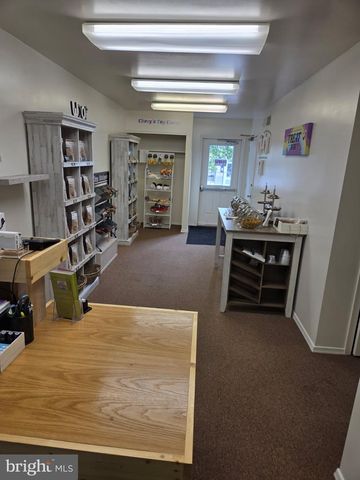 10 W MAIN ST, New Bloomfield, PA 17068