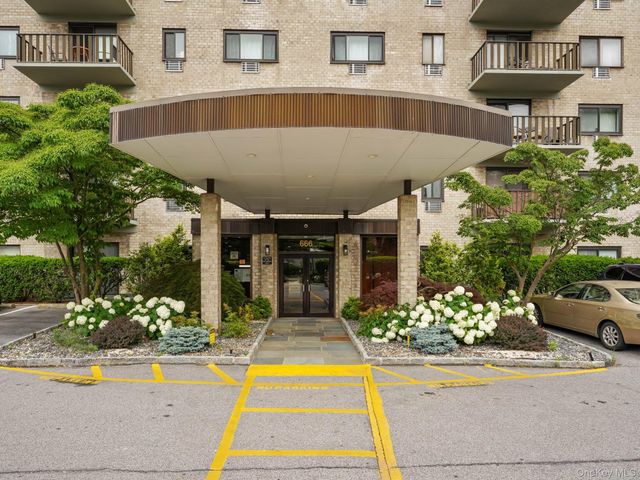 666 Pelham Road 3N, New Rochelle, NY 10805