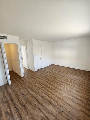 3252 Foxcroft Rd 216 216, Miramar, FL 33025