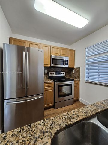 3252 Foxcroft Rd 216 216, Miramar, FL 33025