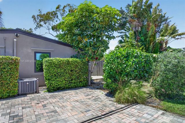 3781 NE 13th Ave, Oakland Park, FL 33334