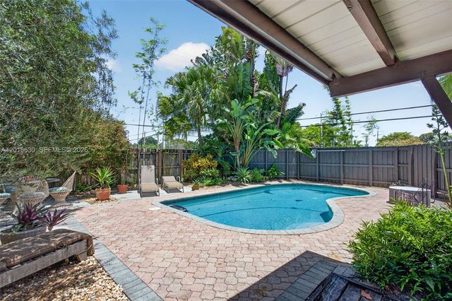 3781 NE 13th Ave, Oakland Park, FL 33334