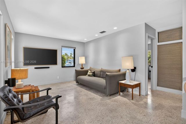 3781 NE 13th Ave, Oakland Park, FL 33334