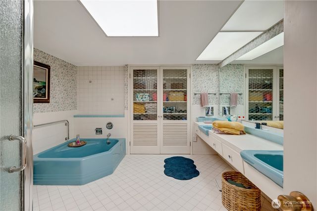 2512 Colby Avenue, Everett, WA 98201