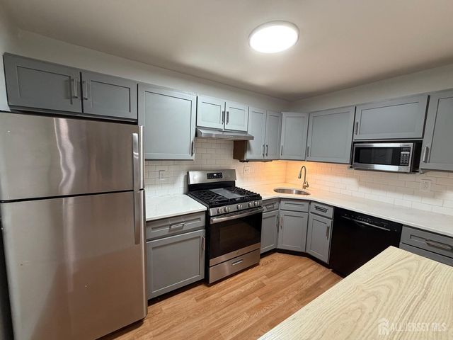 406 Woodhaven Drive, Edison, NJ 08817