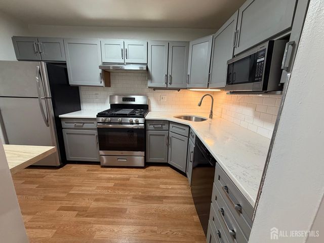 406 Woodhaven Drive, Edison, NJ 08817