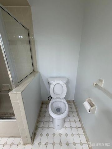 406 Woodhaven Drive, Edison, NJ 08817