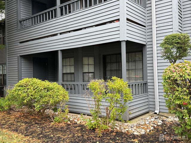 406 Woodhaven Drive, Edison, NJ 08817