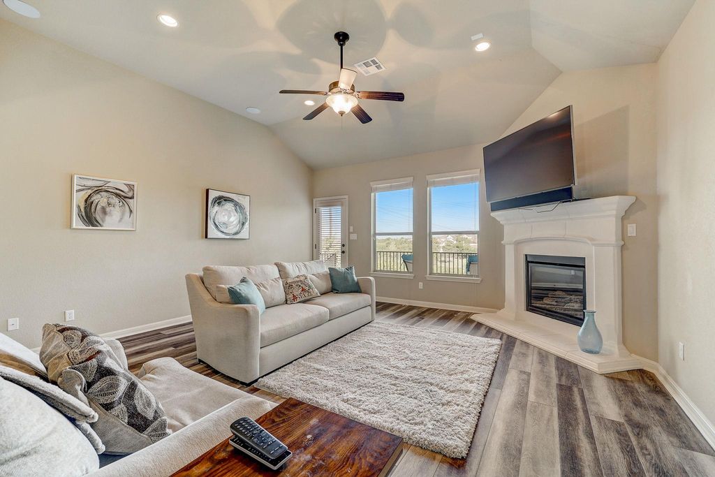 2916 Old Course DR 7, Austin, TX 78732