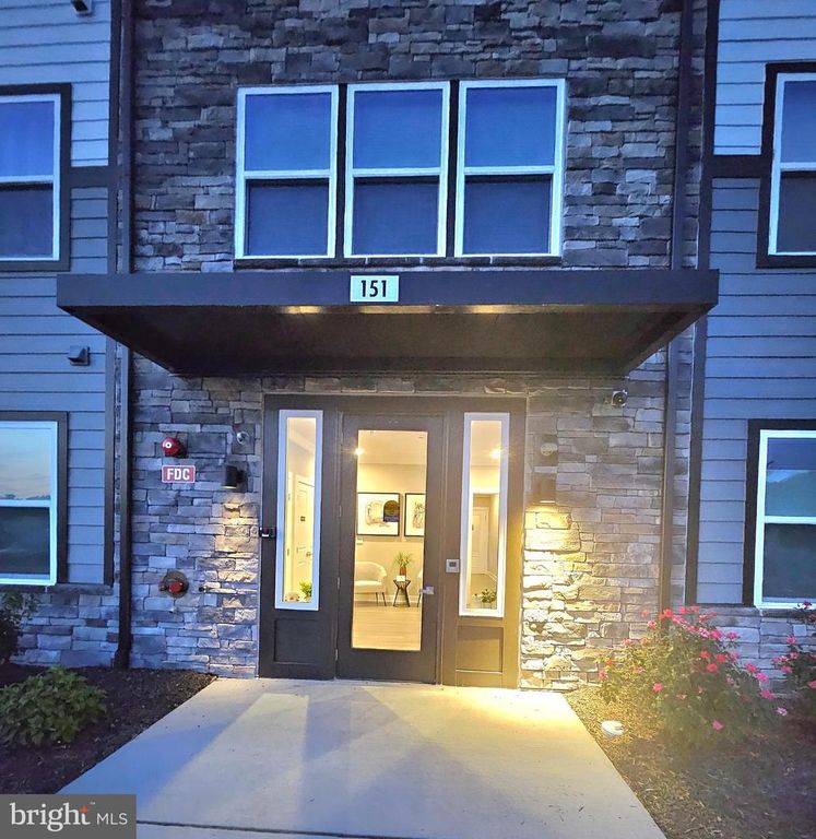 151 MCCORMICK CIR CIR #203, Winchester, VA 22602