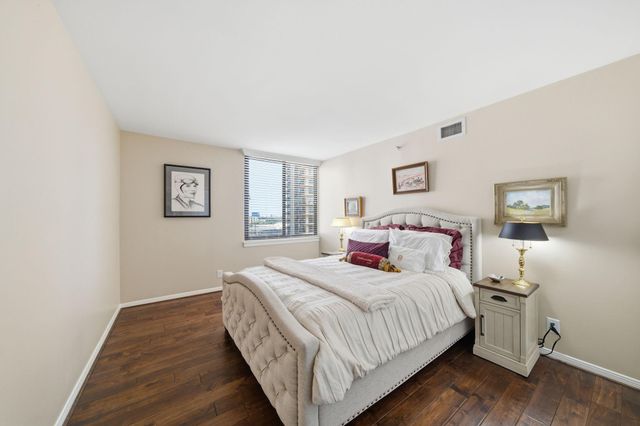 3525 Sage Road 909, Houston, TX 77056