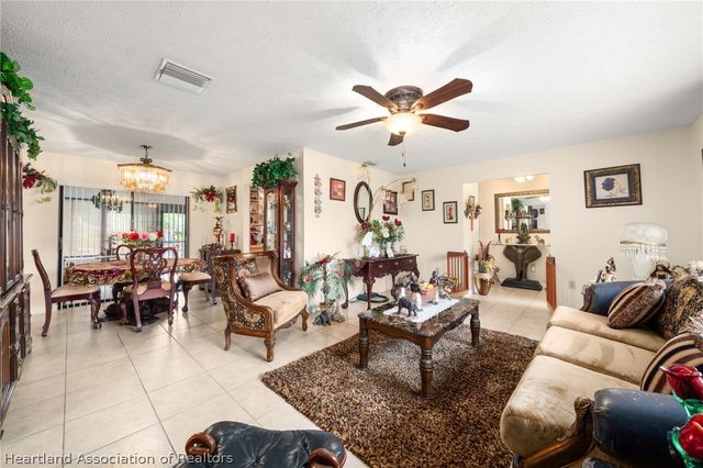 216 Robinhood Terrace, Sebring, FL 33876