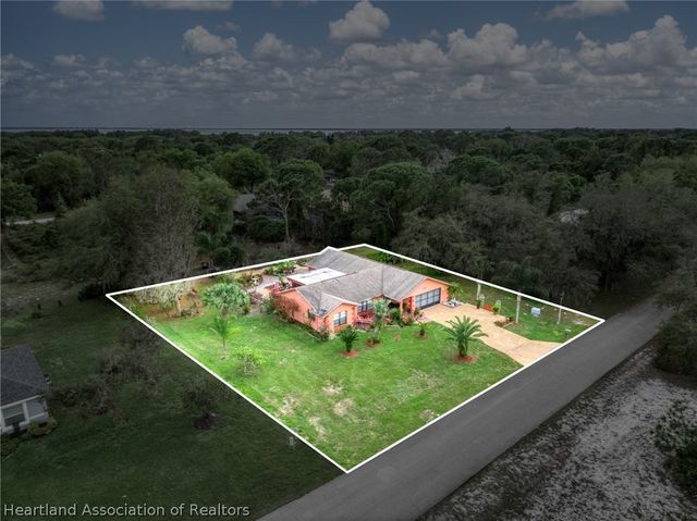 216 Robinhood Terrace, Sebring, FL 33876