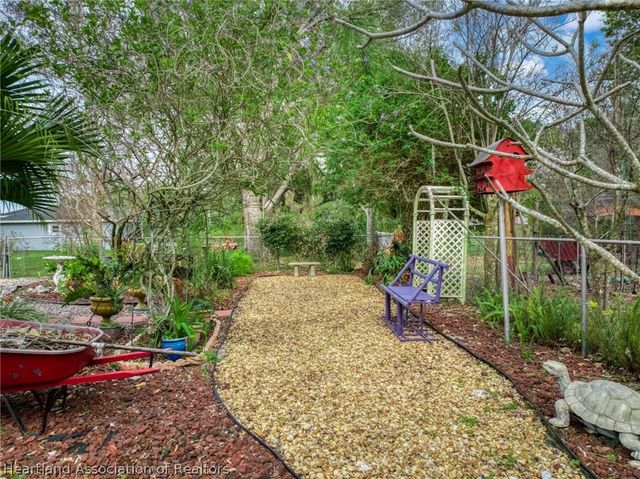 216 Robinhood Terrace, Sebring, FL 33876