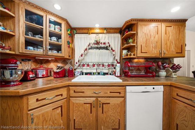 216 Robinhood Terrace, Sebring, FL 33876