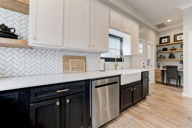 806 E Warner Avenue, Guthrie, OK 73044