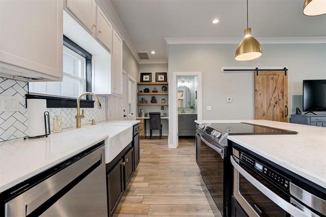 806 E Warner Avenue, Guthrie, OK 73044