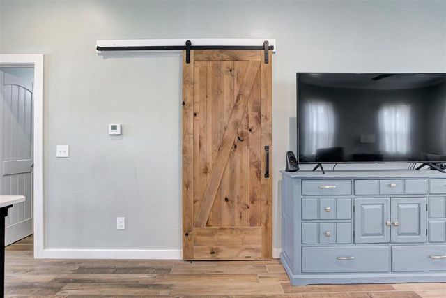 806 E Warner Avenue, Guthrie, OK 73044