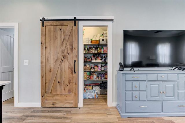 806 E Warner Avenue, Guthrie, OK 73044